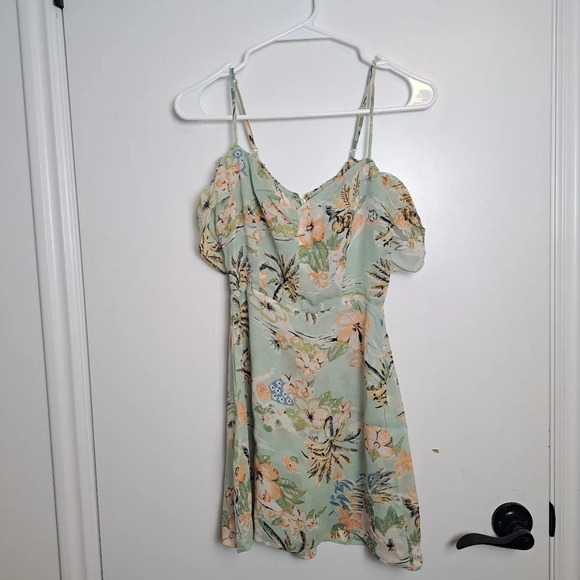 Reformation Green Tropical Floral Chiffon Off The Shoulder Mini Dress Size 2 - Picture 3 of 9